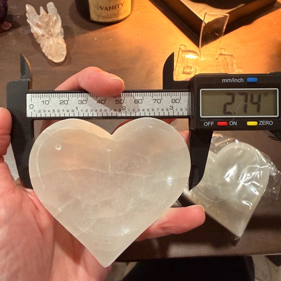 Selenite Heart Bowl - Picture 5 of 5